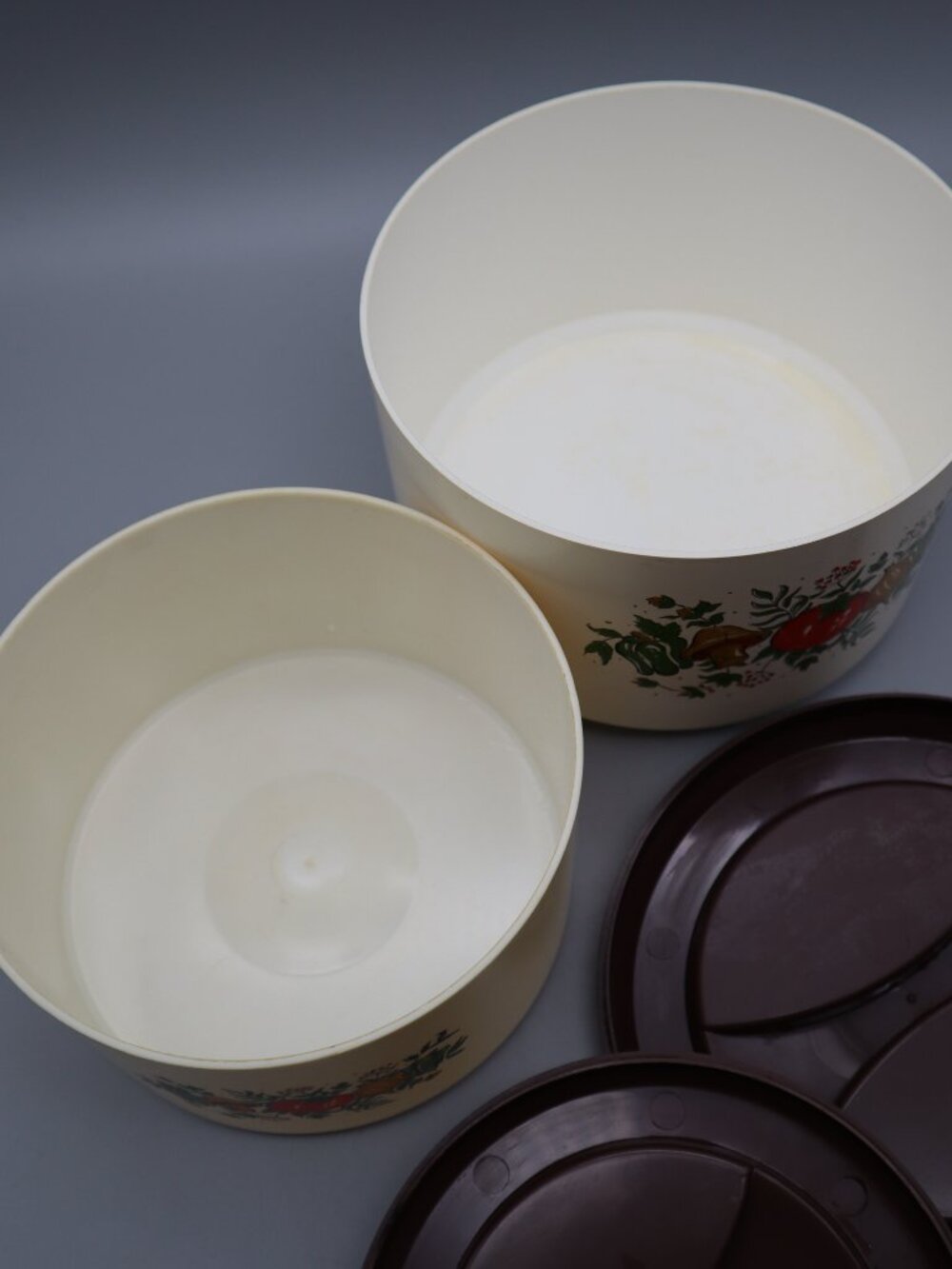 2 Vtg '70s Sterilite Spice of Life Plastic Nesting Storage Containers w/ Lids - Picture 5 of 6